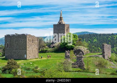 Frankreich, Lozere, Luc, Ruinen der Burg Luc auf dem Stevenson Trail oder GR 70 Stockfoto