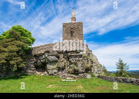 Frankreich, Lozere, Luc, Ruinen der Burg Luc auf dem Stevenson Trail oder GR 70 Stockfoto