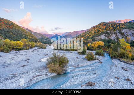 Frankreich, Alpes de Haute Provence, Reserve naturelle geologique de Haute Provence (geologisches Naturschutzgebiet Haute Provence), La Javie, Hochtal von Stockfoto