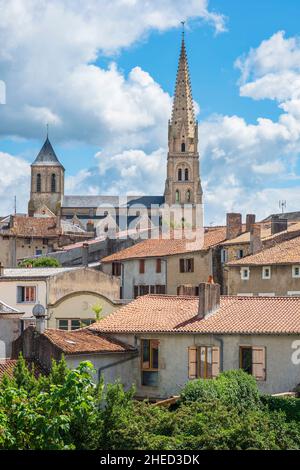 Frankreich, Deux-Sevres, Parthenay, gehen Sie auf einen der Wege nach Santiago de Compostela (Plantagenet-Weg), Kirche Saint-Laurent Stockfoto