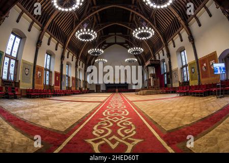 Im Ridderzaal (Rittersaal) befindet sich das Hauptgebäude des Binnenhofs aus dem 13th. Jahrhundert in Den Haag, Niederlande. Full-Size-HDR-Foto! Stockfoto