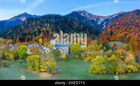 Frankreich, Hautes Alpes, Crots, Abtei Notre Dame de Boscodon aus dem 12th. Jahrhundert (Luftaufnahme) // Frankreich, Hautes-Alpes (05), Crots, abbaye Notre-Dame de B Stockfoto