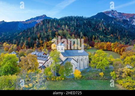 Frankreich, Hautes Alpes, Crots, Abtei Notre Dame de Boscodon aus dem 12th. Jahrhundert (Luftaufnahme) // Frankreich, Hautes-Alpes (05), Crots, abbaye Notre-Dame de B Stockfoto