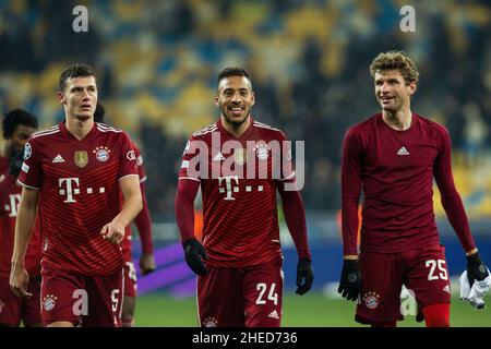 Ukraine, Kiew - 23. November 2021.Benjamin Pavard (FC Bayern München), Corentin Tolisso (FC Bayern München), Thomas Muller (FC Bayern München) während der Stockfoto