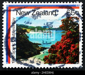 NEUSEELAND - UM 1986: Eine in Neuseeland gedruckte Briefmarke zeigt Scenic View of Doubtless Bay, Landscape, um 1986 Stockfoto