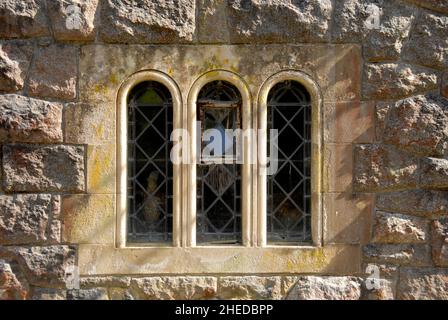 Attraktives Fenster in Conan's Kirk, Loch Awe, Schottland Stockfoto