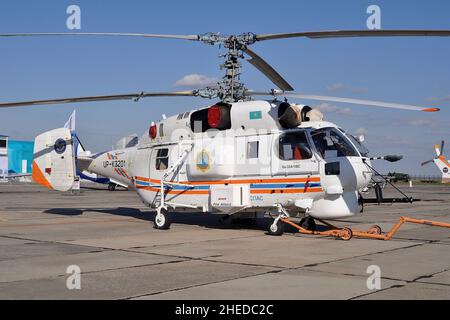 HUBSCHRAUBER KAMOV Ka-32A, KASACHSTAN MCHS (MINISTERIUM FÜR NOTSITUATIONEN). Stockfoto