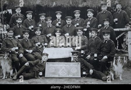 Grouip deutscher Infanterie-Soldaten im Munster Camp kurz vor dem Ersten Weltkrieg c. 1913. Stockfoto