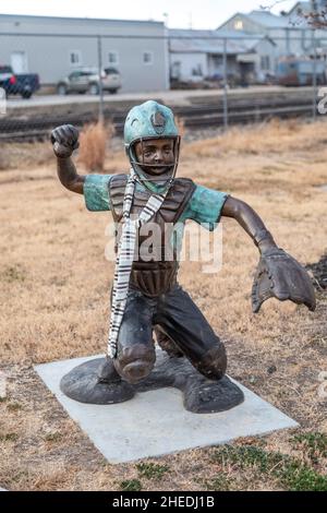 Concordia, Kansas - Statuen von Kindern, die während der Bewegung des National-Kinderwaphan-Zuges adoptiert wurden, befinden sich außerhalb des National-Kinderwaphan-Zuges-Komplexes-Museums Stockfoto