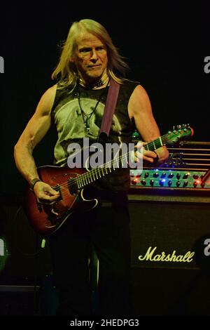 Hollywood, Florida, USA. 09th Januar 2022. Steve Morse von Deep Purple tritt während der Rock 'N' Roll Fantasy Camp Band Jam auf, die am 9. Januar 2022 im Seminole Hard Rock Hotel & Casino in Hollywood, Florida, stattfand. Kredit: Mpi04/Media Punch/Alamy Live Nachrichten Stockfoto