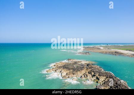 Dieses Landschaftsfoto wurde im Frühjahr in Europa, Frankreich, der Normandie und der Manche aufgenommen. Wir können Le Phare du Cap de la Hague vor dem coa der Normandie sehen Stockfoto