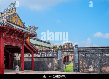 Hue, Vietnam - 22. November 2019: Kaiserliche Zitadelle, das Tor der Verbotenen Stadt Stockfoto