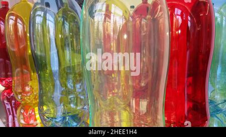 Interessante Farbeffekte: Glasflaschen Stockfoto