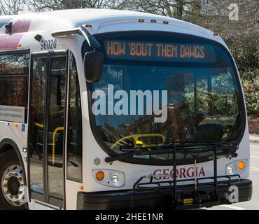 Athen, Georgia, USA. 10th Januar 2022. Teamgeist für die Georgia Bulldogs, die im Zentrum von Athen, Georgia, der Heimat der University of Georgia, zu sehen sind, da ihr Team heute Abend bei der College Football Playoff National Championship 2022 in Indianapolis der University of Alabama Crimson Tide gegenüberstehen wird. (Bildquelle: © Brian Cahn/ZUMA Press Wire) Stockfoto