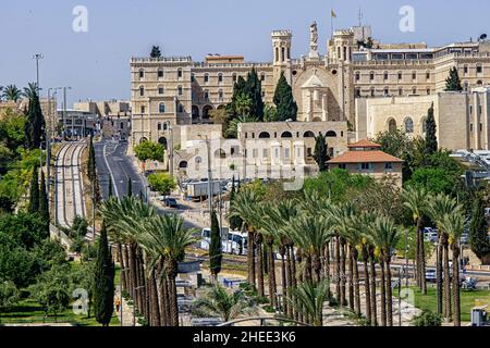 Jerusalem, Israel. 17. April 2021: Blick auf Notre Dame de Jerusalem, katholisches Gästehaus und Pilgerzentrum. Stockfoto