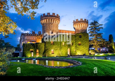 Das Schloss Peralada befindet sich in Peralada Katalonien Spanien. Es wurde ursprünglich in IX gebaut. Schloss Castell de Peralada. Sitz der mittelalterlichen Dynastie von Stockfoto