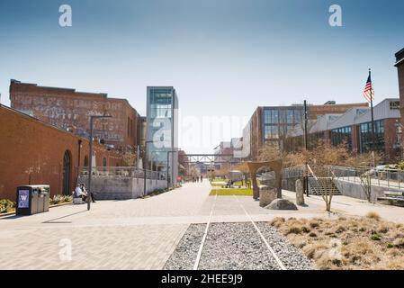 Tacoma, Washington, USA. März 2021. Straßenbahnschienen in der Innenstadt Stockfoto