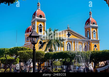 Die wunderschöne neoklassizistische Kathedrale von Granada (Maria Himmelfahrt), Granada, Nicaragua Stockfoto