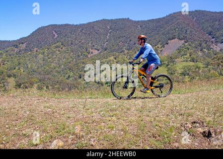 Mountainbiken auf dem Edge Loop bei Melrose Stockfoto