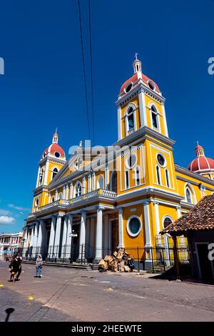 Die wunderschöne neoklassizistische Kathedrale von Granada (Maria Himmelfahrt), Granada, Nicaragua Stockfoto