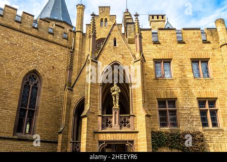Schloss Hohenzollern, Deutschland, Europa. Dieses Schloss auf der Bergspitze ist ein berühmtes Wahrzeichen in der Nähe von Stuttgart, großes deutsches Denkmal. Gotische Burg wie Stockfoto