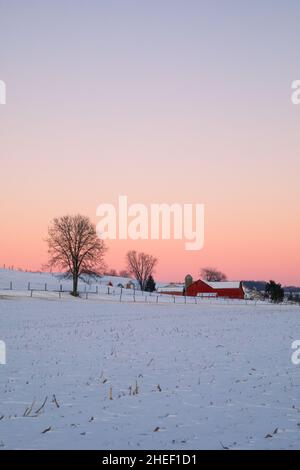 Eine abendliche Winterszene im Amish Country in Ohio. Stockfoto