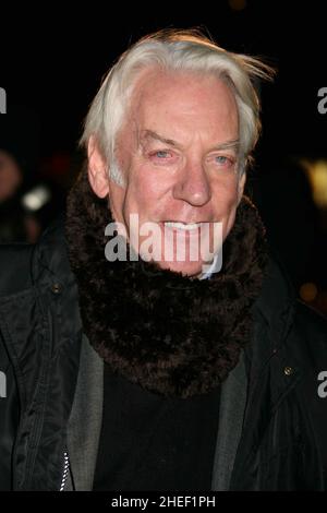 Donald Sutherland nimmt am 10. November 2005 an der Premiere von „Pride and Prejudice“ auf dem Loews Lincoln Square in New York City Teil. Foto: Henry McGee/MediaPunch Stockfoto