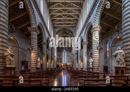 Das Innere der Kathedrale von Orvieto, dem berühmtesten Wahrzeichen der Stadt, Umbrien, Italien Stockfoto