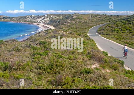 Radfahren in der Porpoise Bay auf Rottnest Island Stockfoto