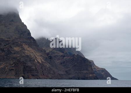 Vulkanisches Gestein an den Hängen, Küste der Insel Masafuera, Juan Fernandez-Inseln, Chile 2nd. März 2020 Stockfoto