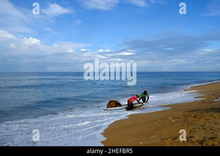 Sri Lanka Chilaw Karukupane - Karukupane Beach Rückkehr Fischerboot Stockfoto