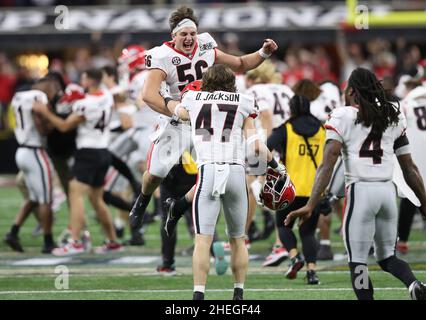 Bulldog-Spieler feiern, nachdem Georgia Alabama, USA besiegt hat. , . NCAA National Championship Fußballspiel im Lucas Oil Stadium in Indianapolis, Indiana, am Montag, 10. Januar 2022. Foto von Aaron Josefczyk/UPI Credit: UPI/Alamy Live News Stockfoto