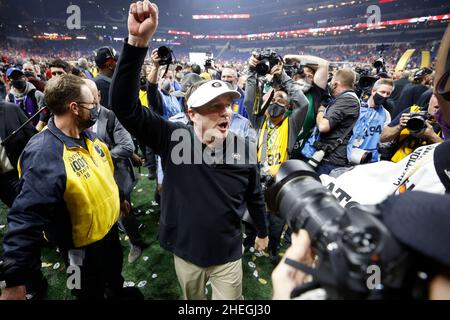 INDIANAPOLIS, IN - 10. JANUAR: Georgia Bulldogs-Cheftrainer Kirby Smart feiert nach dem CFP National Championship College-Fußballspiel gegen den Alabama Crimson Tide am 10. Januar 2022 im Lucas Oil Stadium in Indianapolis, Indiana. (Joe Robbins/Image of Sport) Stockfoto