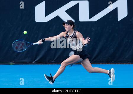 Sydney, Australien. 11th Januar 2022. Jessica Pegula aus den USA trifft am 11. Januar 2022 im Sydney Olympic Park Tennis Center, Sydney, Australien, beim ersten Spiel der Sydney Tennis Classic 2022 im Vorspiel gegen Caroline Garcia aus Frankreich eine Vorhand. Foto von Peter Dovgan. Nur zur redaktionellen Verwendung, Lizenz für kommerzielle Nutzung erforderlich. Keine Verwendung bei Wetten, Spielen oder Veröffentlichungen einzelner Clubs/Vereine/Spieler. Kredit: UK Sports Pics Ltd/Alamy Live Nachrichten Stockfoto