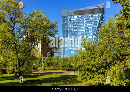 Warschau, Polen - 10. Mai 2020: Panoramablick auf das Geschäftsviertel Gdanski Business Center im nördlichen Stadtteil Srodmiescie in Warschau Stockfoto