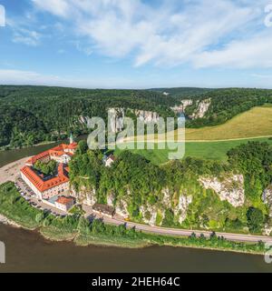 Beeindruckende Luftaufnahmen zum Donautal und zur Schlucht in der Nähe des Klosters Weltenburg Stockfoto