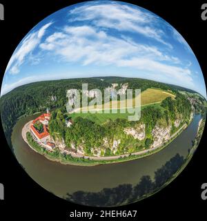 Beeindruckende Luftaufnahmen zum Donautal und zur Schlucht in der Nähe des Klosters Weltenburg Stockfoto