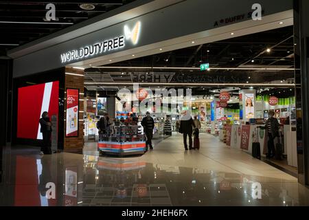 World Dutyfree-Shop am Flughafen Manchester, England, Großbritannien Stockfoto