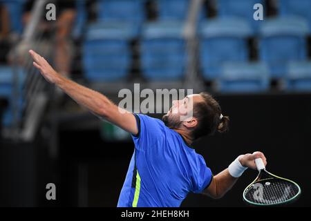 Sydney, Australien, 11. Januar 2022. Viktor Durasovic aus Norwegen trifft beim Sydney Classic Tennis Match zwischen Viktor Durasovic aus Norwegen und Andy Murray aus Großbritannien am 11. Januar 2022 in der Ken Rosewall Arena in Sydney, Australien, einen hohen Ball. Quelle: Steven Markham/Speed Media/Alamy Live News Stockfoto