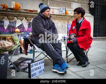 Richard Ratcliffe, am 16. Tag des Hungerstreiks zur Unterstützung seiner Frau Nazanin Zaghari Ratcliffe, die im Iran inhaftiert ist, wird von der Labour Party besucht Stockfoto