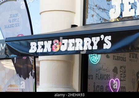 VALENCIA, SPANIEN - 10. JANUAR 2022: Ben and Jerry's ist ein amerikanisches Unternehmen, das Eis, gefrorenen Joghurt und Sorbet herstellt Stockfoto