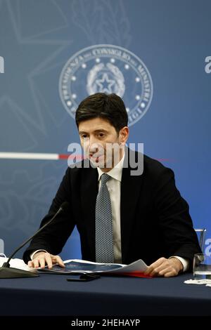 Rom, Italien. 10th Januar 2022. Gesundheitsminister Roberto Speranza kündigte auf einer Pressekonferenz neue Regeln zur Bekämpfung der COVID-19-Pandemie an. Rome (Italien), Januar 10th 2022Photo Pool Matteo Minnella Insidefoto Credit: Insidefoto srl/Alamy Live News Stockfoto