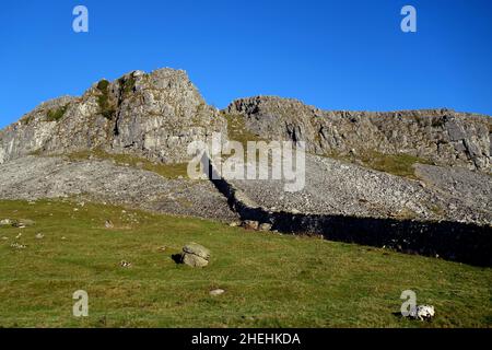 Robin Proctor Scar (Limestone Cliff) Norber in der Nähe von Clapham/Austwick im Yorkshire Dales National Park, England, Großbritannien Stockfoto