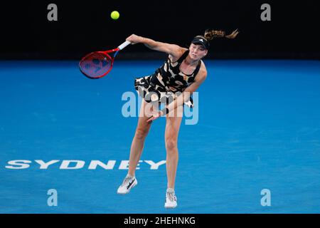 Sydney, Australien. 11th Januar 2022. Elena Rybakina aus Kasachstan steht Emma Raducanu aus Großbritannien während des Sydney Tennis Classic 2022 am 11. Januar 2022 im Sydney Olympic Park Tennis Center, Sydney, Australien, zur Verfügung. Foto von Peter Dovgan. Nur zur redaktionellen Verwendung, Lizenz für kommerzielle Nutzung erforderlich. Keine Verwendung bei Wetten, Spielen oder Veröffentlichungen einzelner Clubs/Vereine/Spieler. Kredit: UK Sports Pics Ltd/Alamy Live Nachrichten Stockfoto