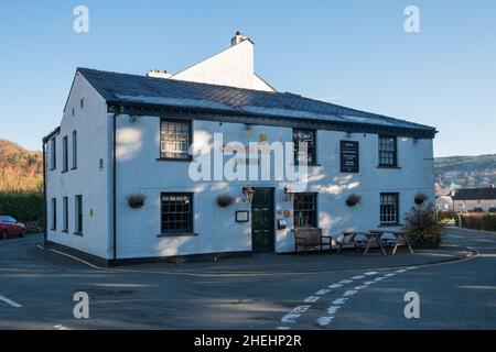 The Crown Inn Pub im Dorf Coniston in Furness, Cumbria im Lake District Stockfoto