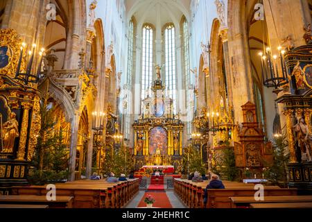 Prag, Tschechische Republik - 07.01.2022: Die Innenräume der gotischen Marienkirche vor Tyn auf dem Altstädter Ring in Prag, Tschechische Republik Stockfoto