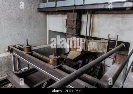 Ausrüstung der ehemaligen Quecksilberschmelze in Idrija, Slowenien. Stockfoto