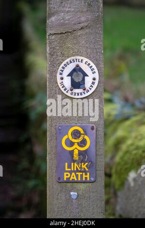 Calderdale Way Link Wegschild in der Nähe von Hardcastle Crags, in der Nähe, Hebden Bridge Calderdale, West Yorkshire, Großbritannien. Stockfoto