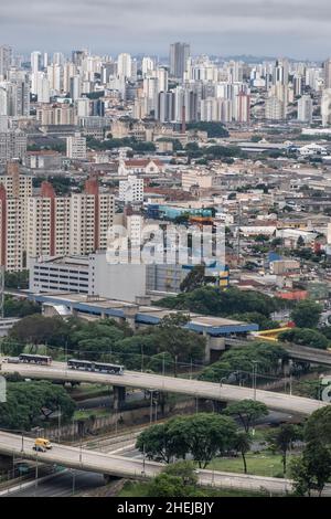 Südamerika, Brasilien, Sao Paulo. Wolkenkratzer, Wohnblocks und Bürogebäude im zentralen Geschäftsviertel, im Stadtzentrum Stockfoto