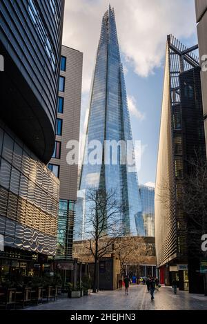 Neugeschäftsentwicklung in Morgan's Lane und Blick auf den Shard-Wolkenkratzer, London, England, Großbritannien Stockfoto